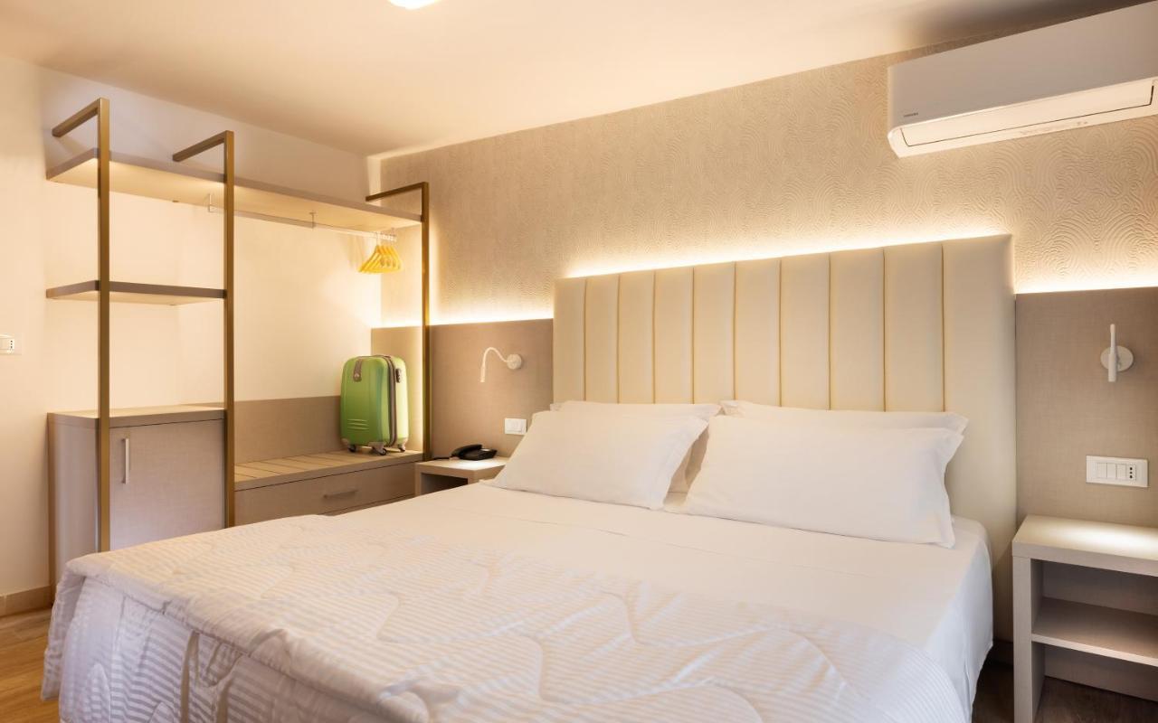 Hotel Castellucci 벨레지아아지마리나 외부 사진